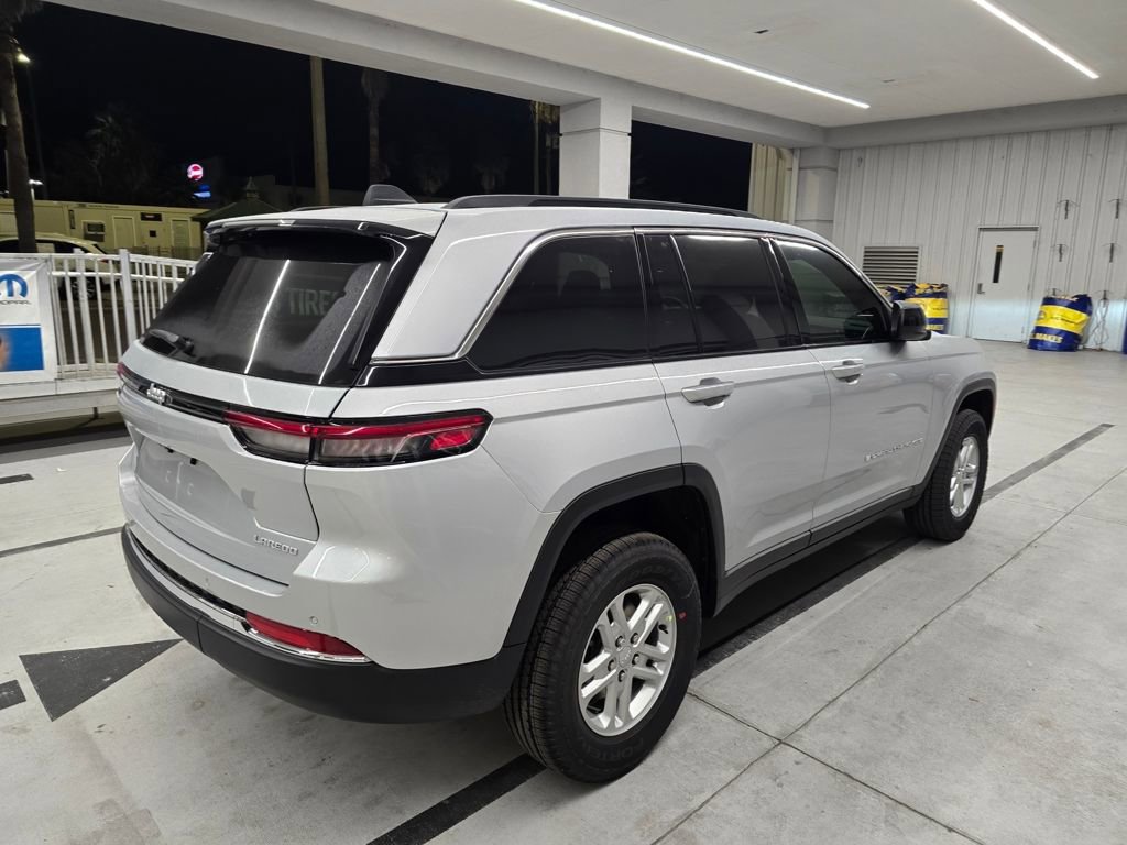 New 2025 Jeep Grand Cherokee Laredo w/ Luxury Tech Group I RWD image 6
