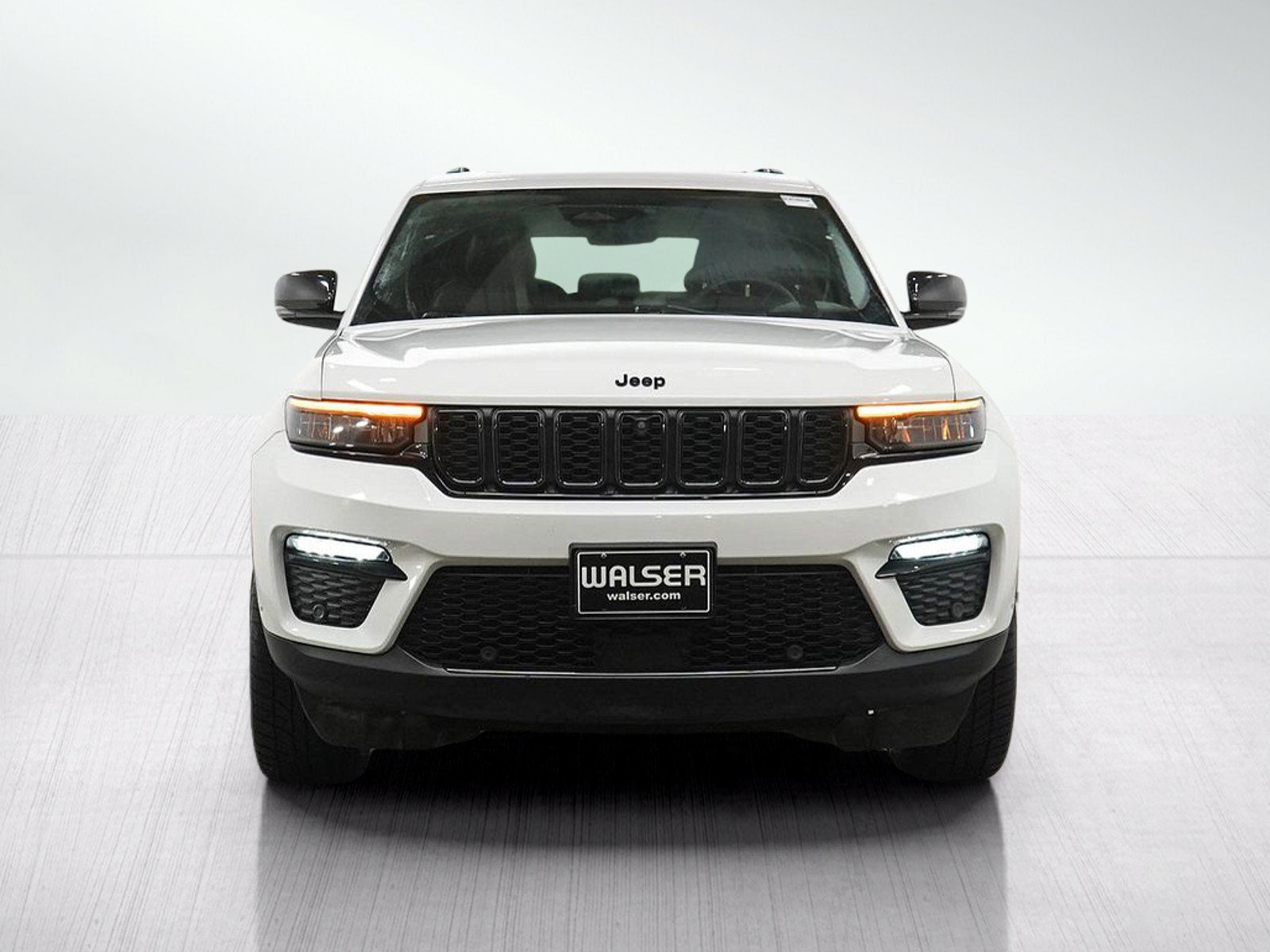 Used 2024 Jeep Grand Cherokee Limited w/ Luxury Tech Group II AWD/4WD image 9