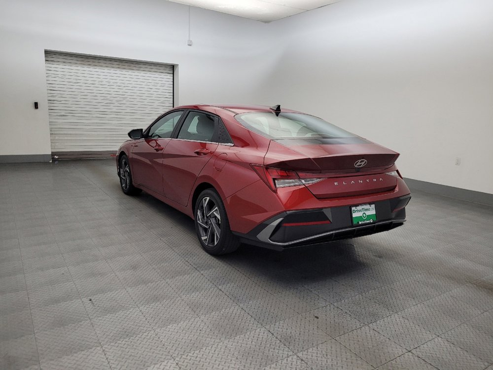 Used 2025 Hyundai Elantra SEL FWD image 5