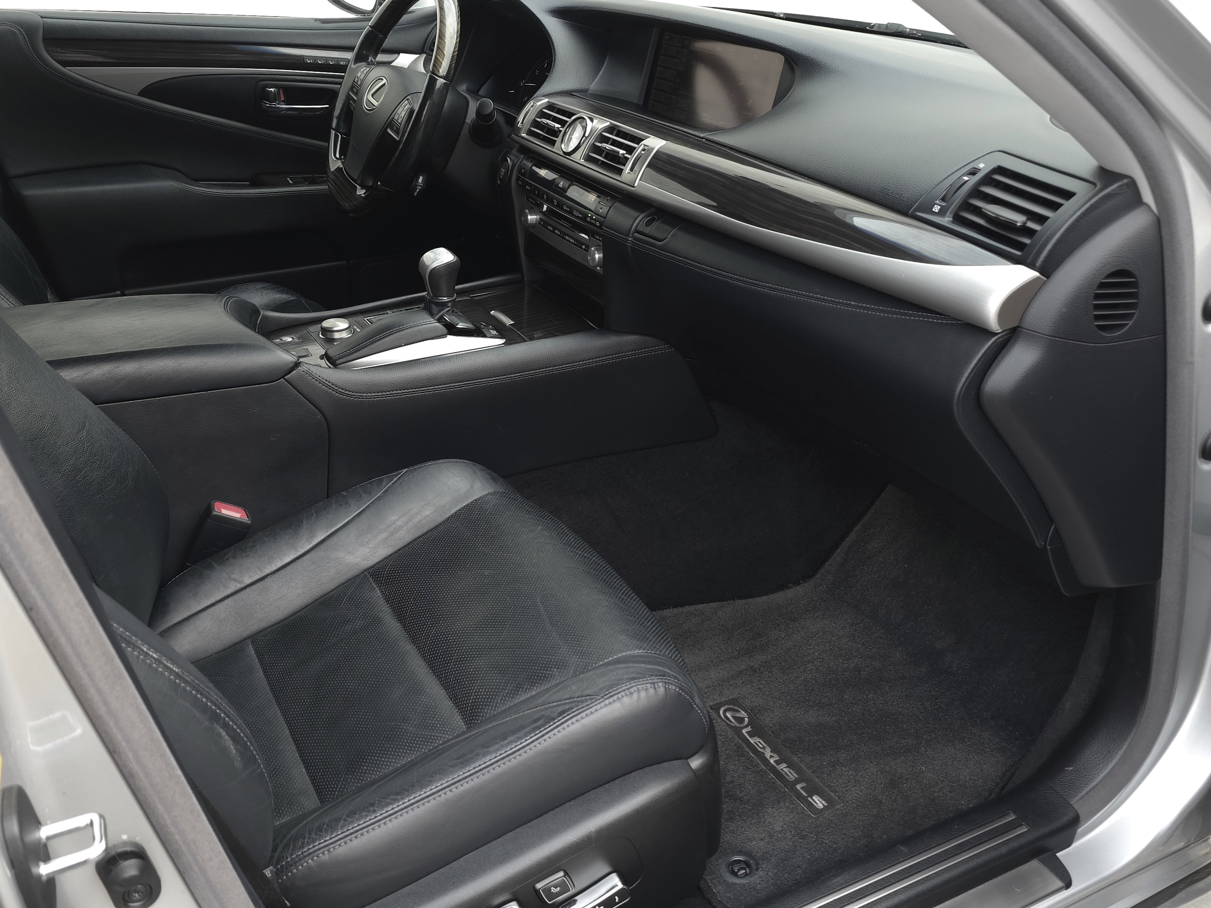 Used 2013 Lexus LS 460 AWD image 42