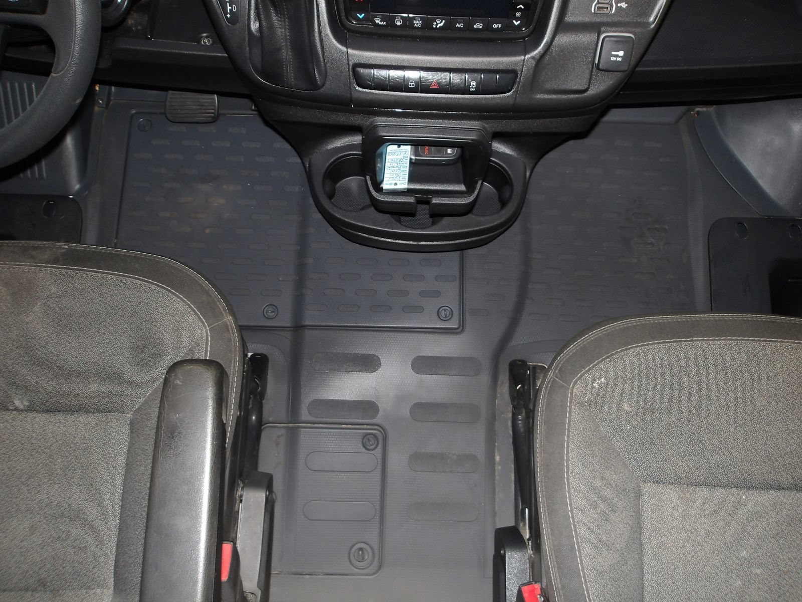 Used 2024 RAM ProMaster 2500 w/ Convenience Group FWD image 12