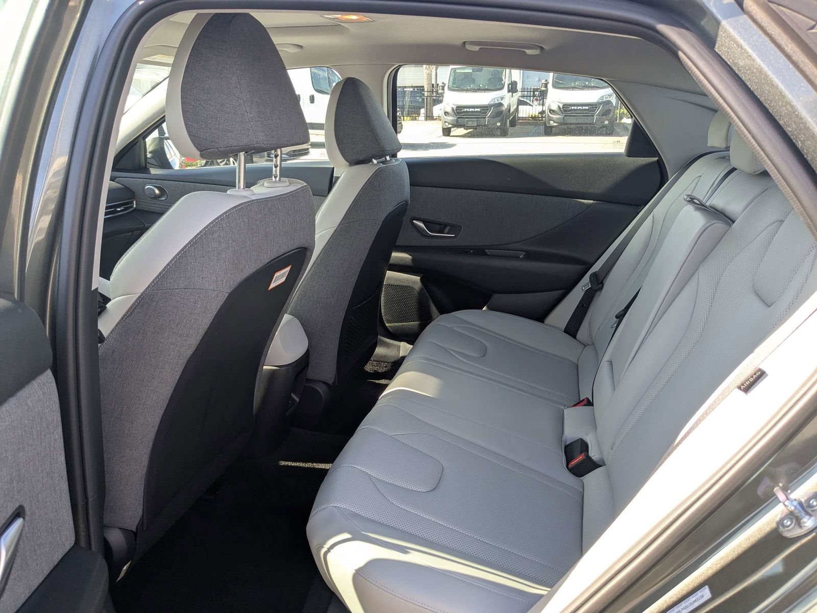 Used 2025 Hyundai Elantra Limited FWD image 13