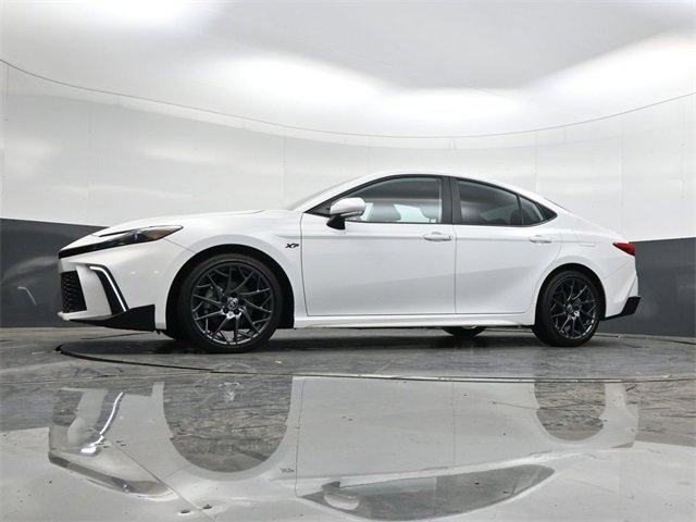 Used 2025 Toyota Camry SE w/ Convenience Package image 30