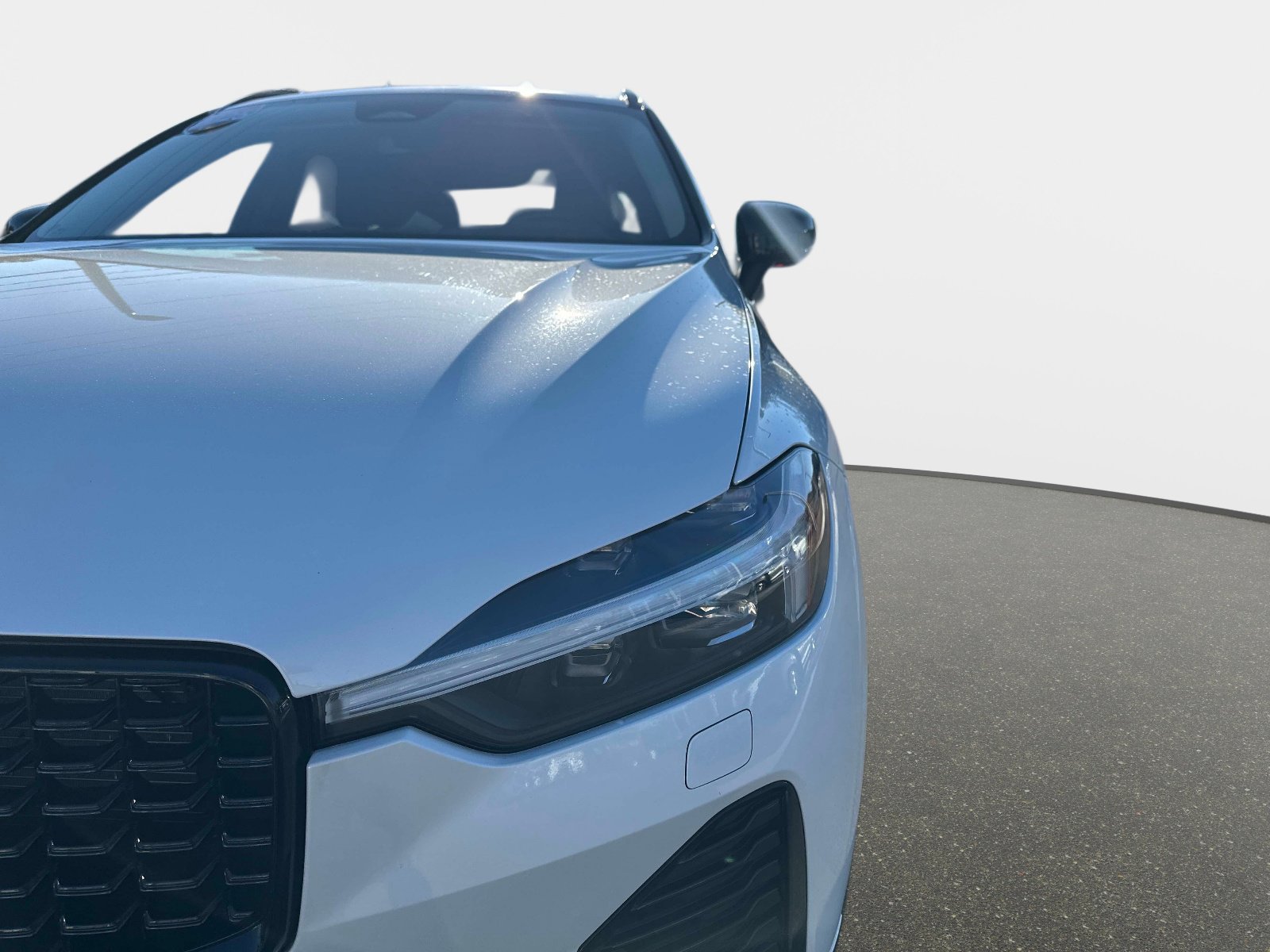 Certified 2025 Volvo XC60 B5 Core image 9