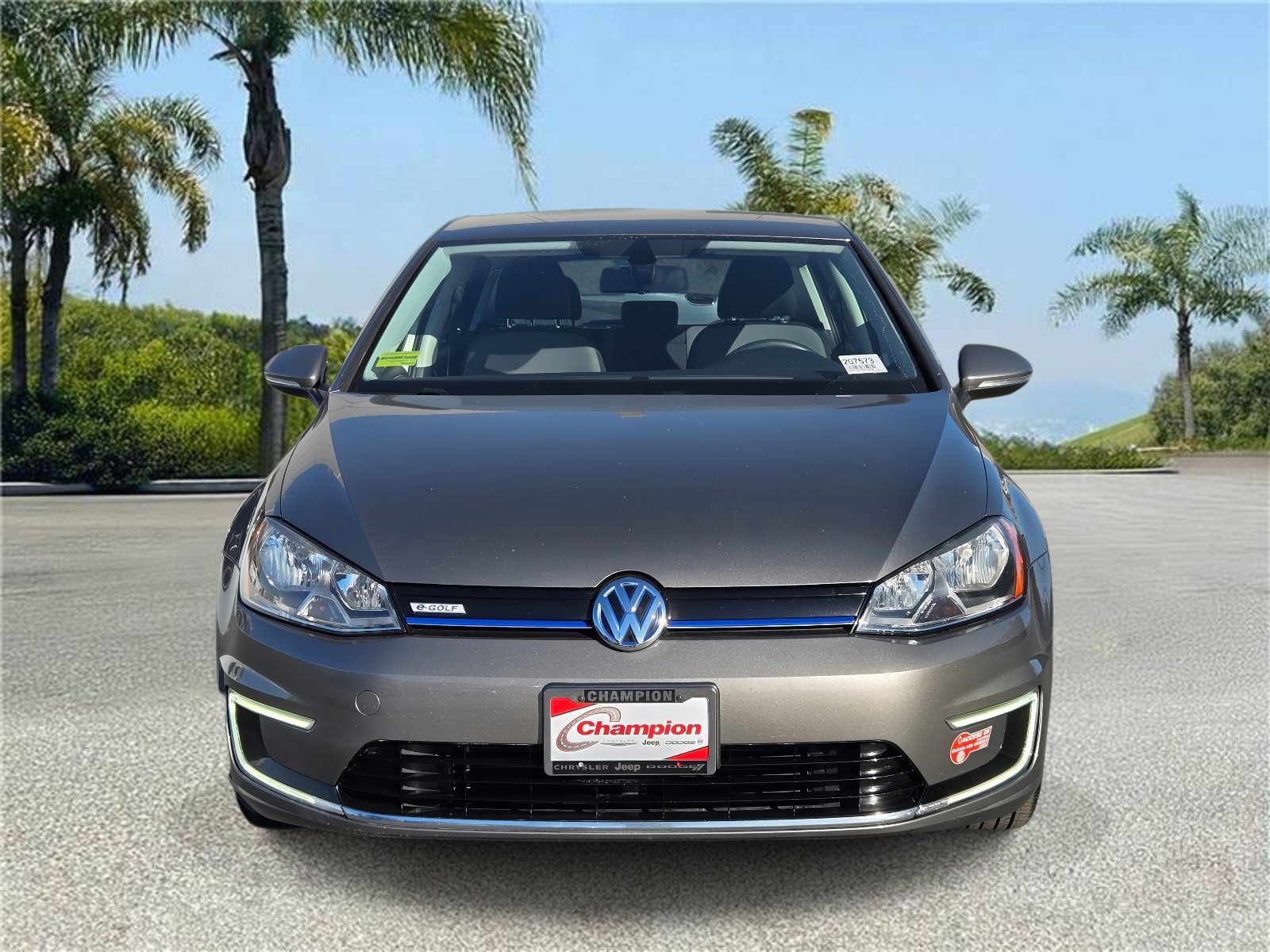 Used 2016 Volkswagen e-Golf SE w/ DC Fast Charging Package image 3