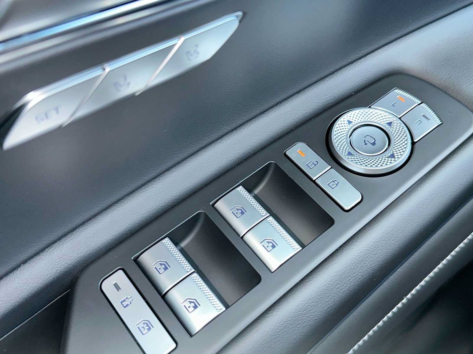 New 2026 Genesis GV80 2.5T RWD image 21