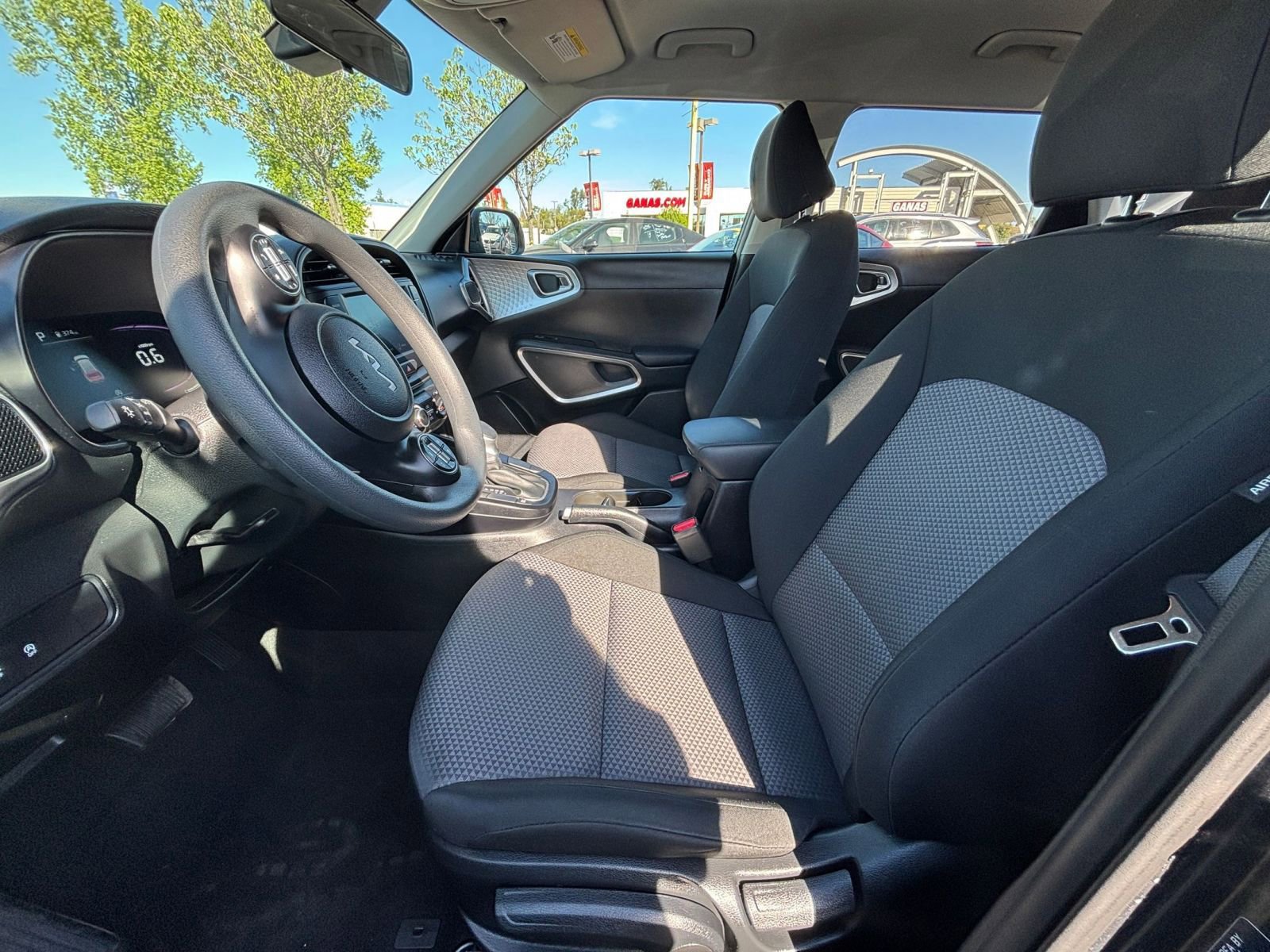 Used 2025 Kia Soul LX w/ LX Technology Package image 24