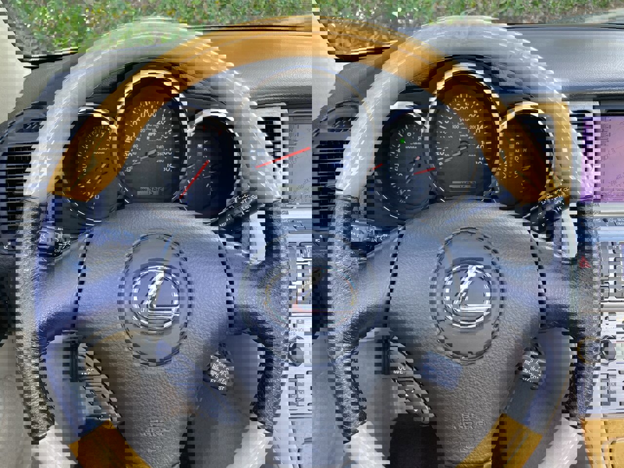 Used 2004 Lexus SC 430 Convertible image 21