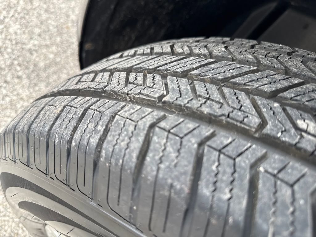 Used 2012 Cadillac SRX Luxury image 32