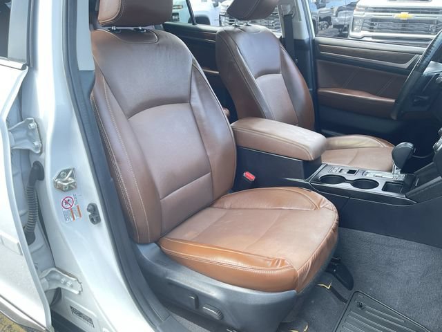 Used 2017 Subaru Outback 3.6R Touring w/ Popular Package #5A AWD/4WD image 29