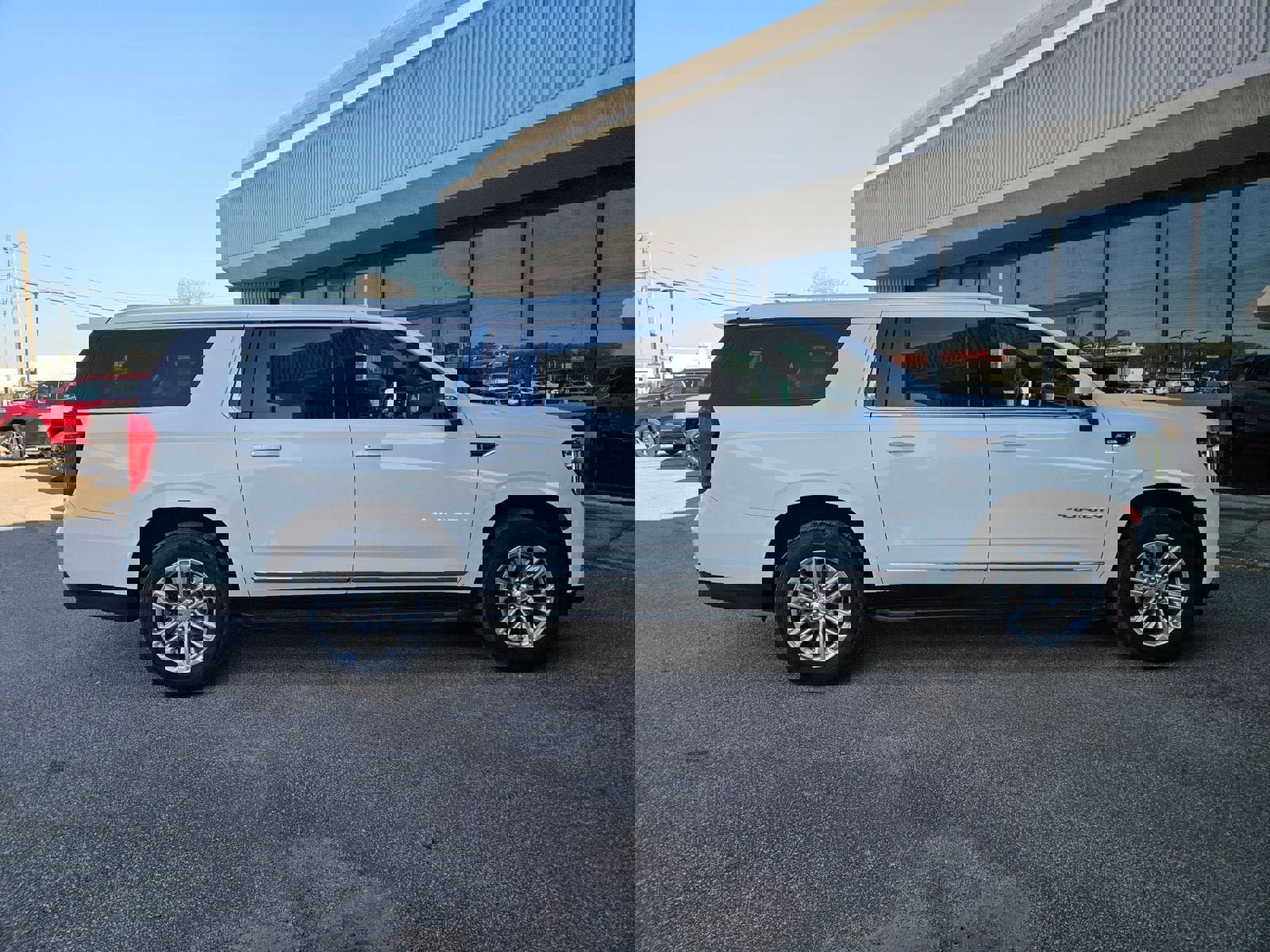 Used 2022 GMC Yukon XL SLT w/ SLT Premium Package image 7