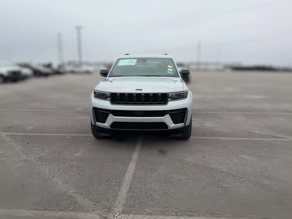 New 2026 Jeep Grand Cherokee Altitude image 2