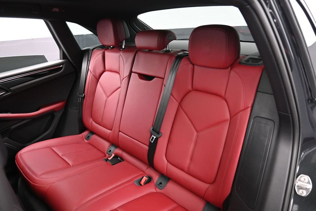 Certified 2026 Porsche Macan AWD/4WD image 23
