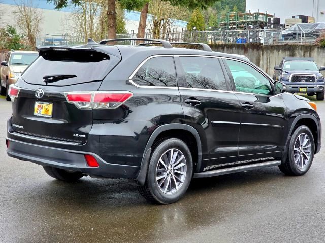 Used 2015 Toyota Highlander LE image 7