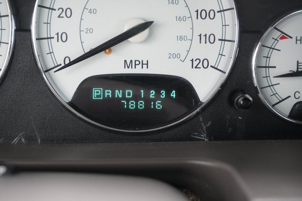 Used 2005 Chrysler Sebring Limited w/ Electronics Convenience Group image 9