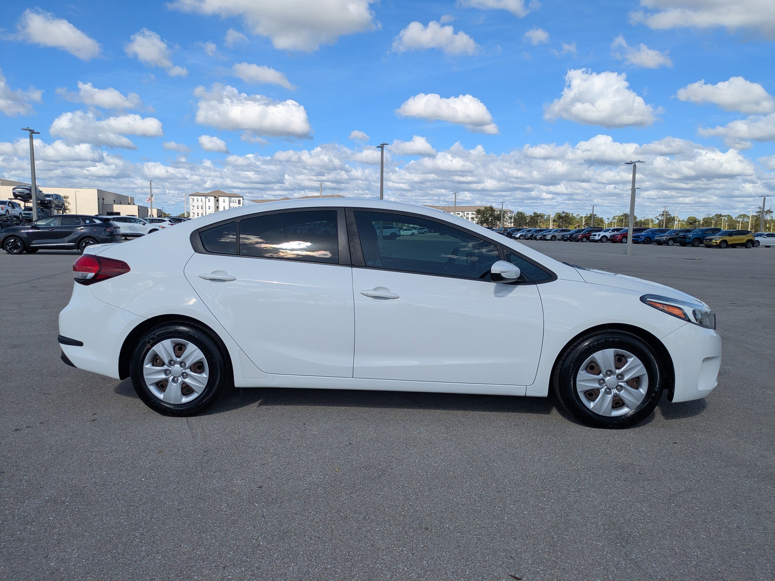 Used 2017 Kia Forte LX image 4