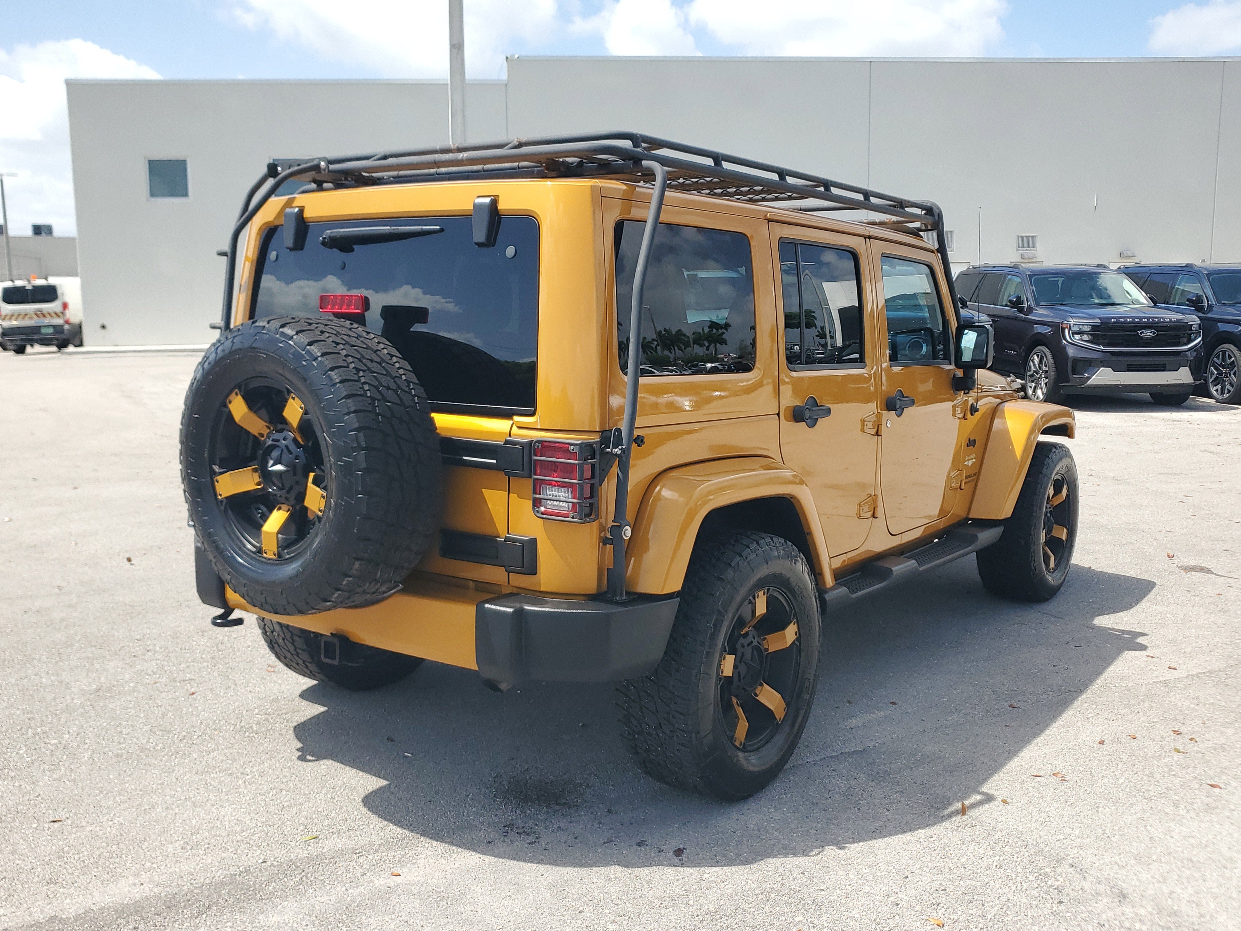 Used 2014 Jeep Wrangler Unlimited Sahara w/ Connectivity Group image 5