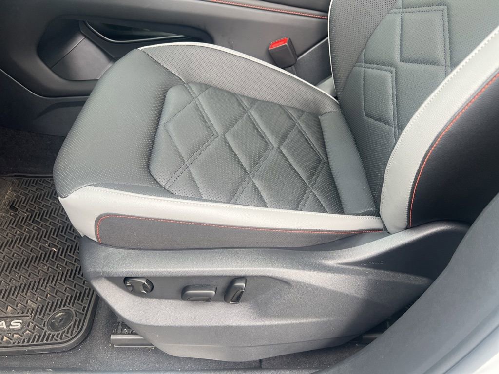 Used 2025 Volkswagen Atlas Peak Edition SE image 13