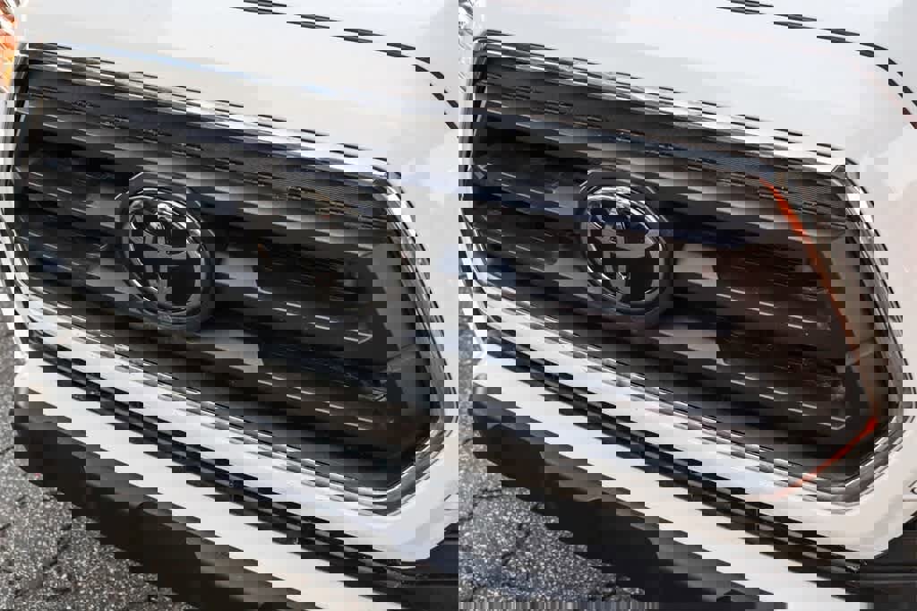 Used 2022 Toyota Tacoma SR5 image 5