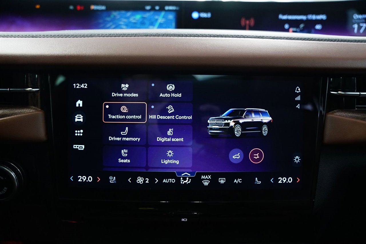 Used 2025 Lincoln Navigator Reserve image 40