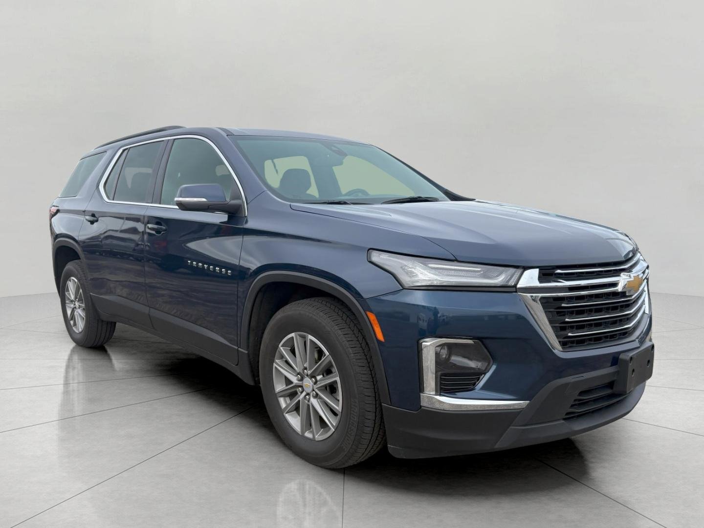 Used 2023 Chevrolet Traverse LT image 1