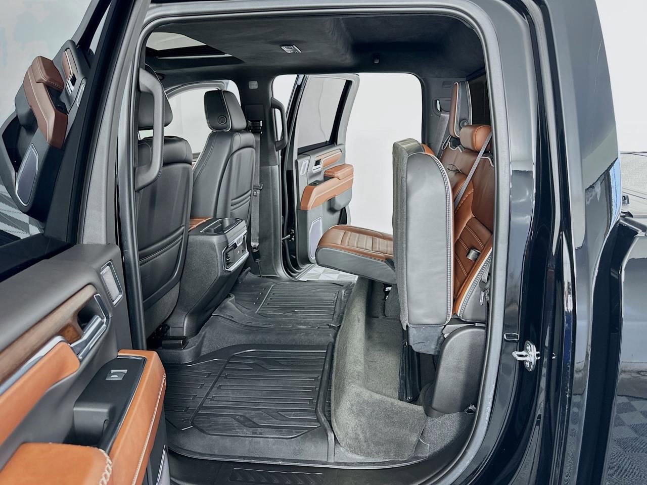 Used 2024 GMC Sierra 3500 Denali Ultimate image 35