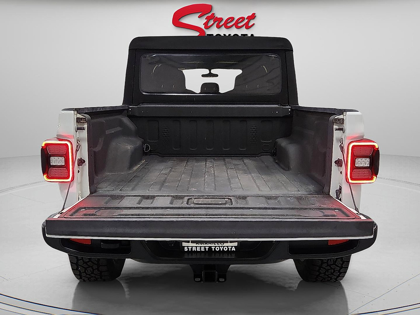 Used 2020 Jeep Gladiator Overland AWD/4WD image 9