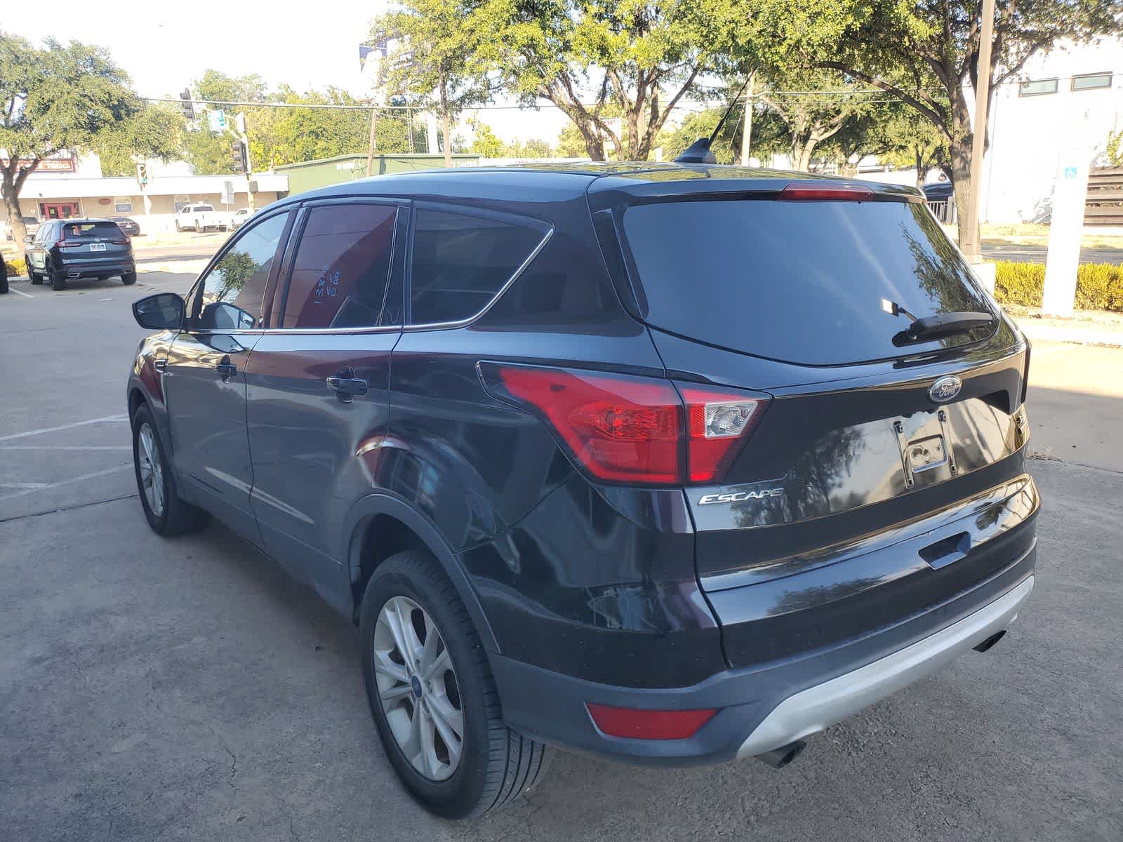 Used 2019 Ford Escape SE AWD/4WD image 4