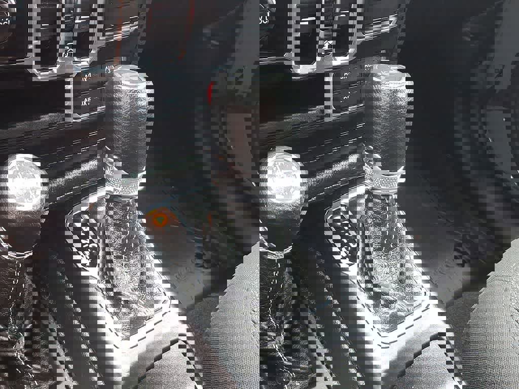 Used 2022 Jeep Wrangler Unlimited Sahara w/ LED Lighting Group AWD/4WD image 11