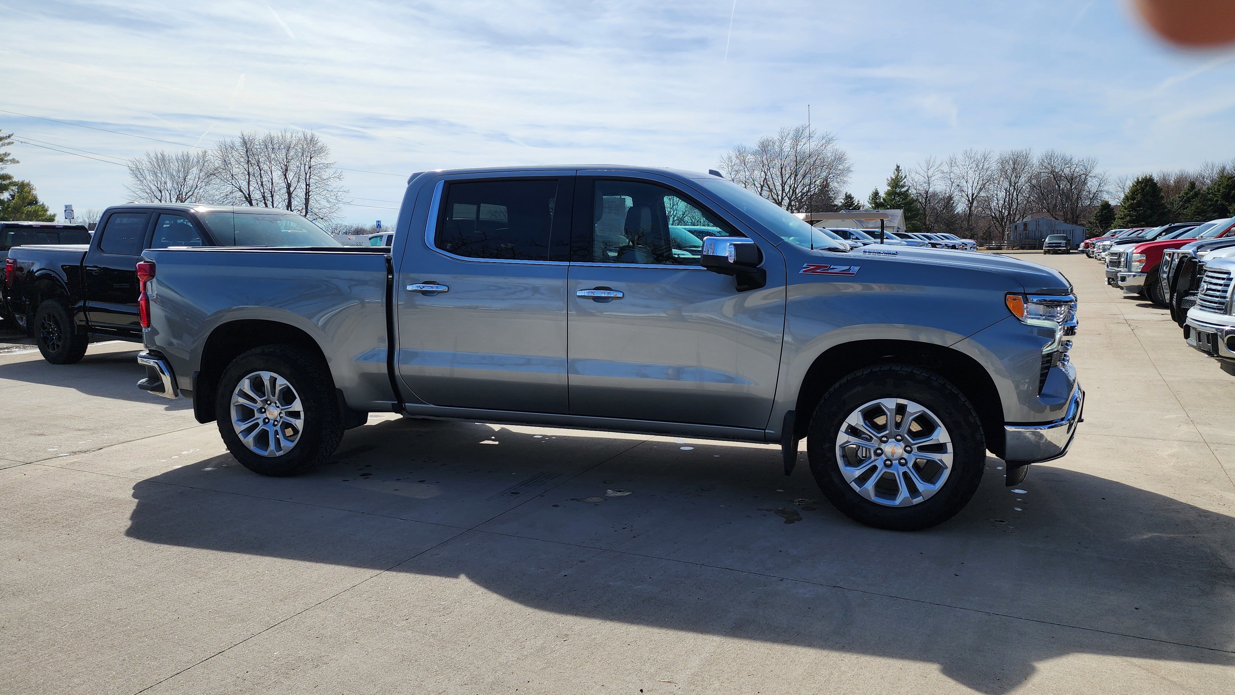 Used 2025 Chevrolet Silverado 1500 LTZ w/ LTZ Premium Package image 4