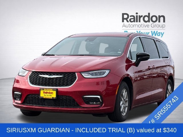 Used 2025 Chrysler Pacifica Select FWD image 3