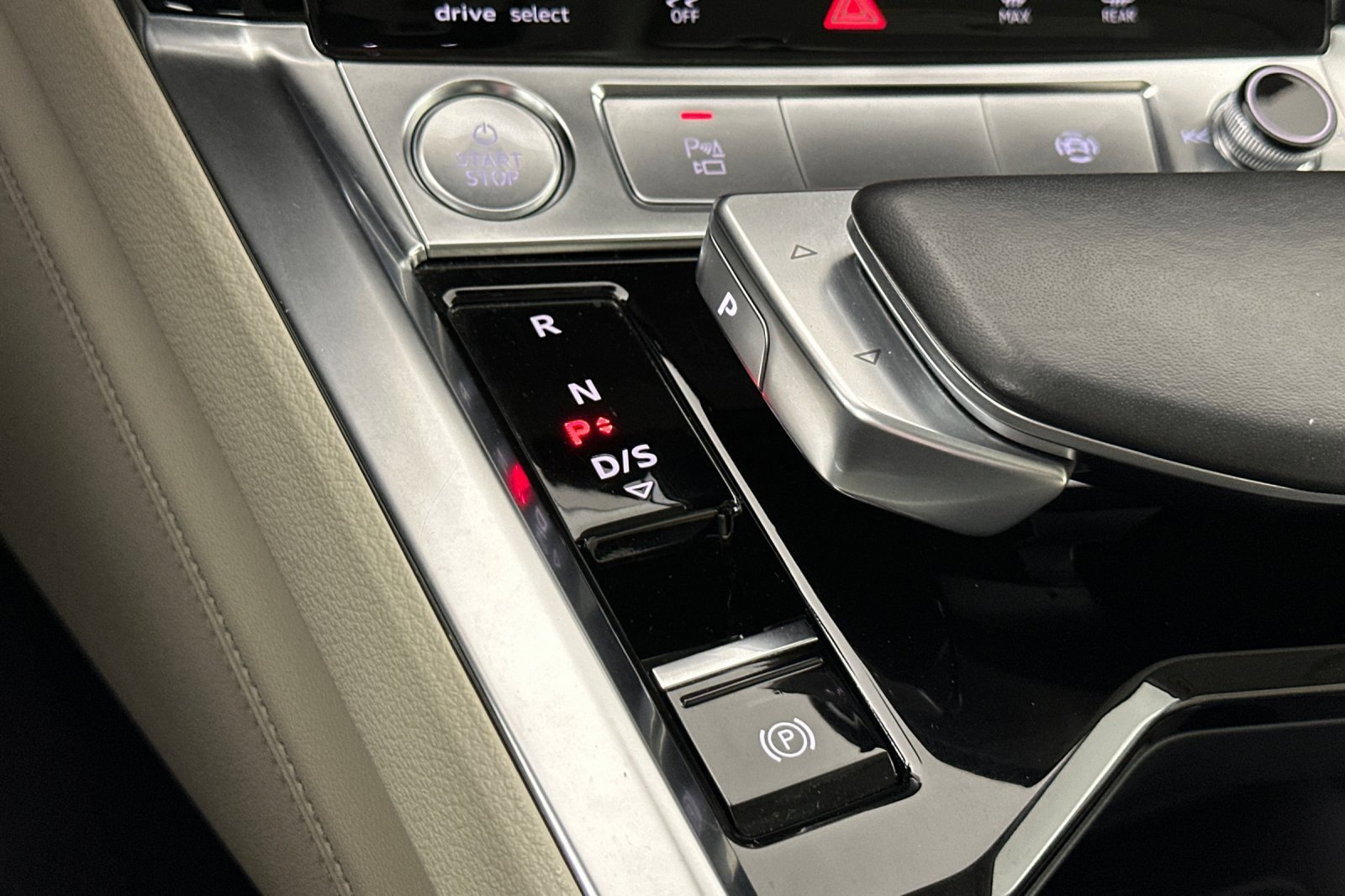 Used 2019 Audi e-tron Premium Plus image 21