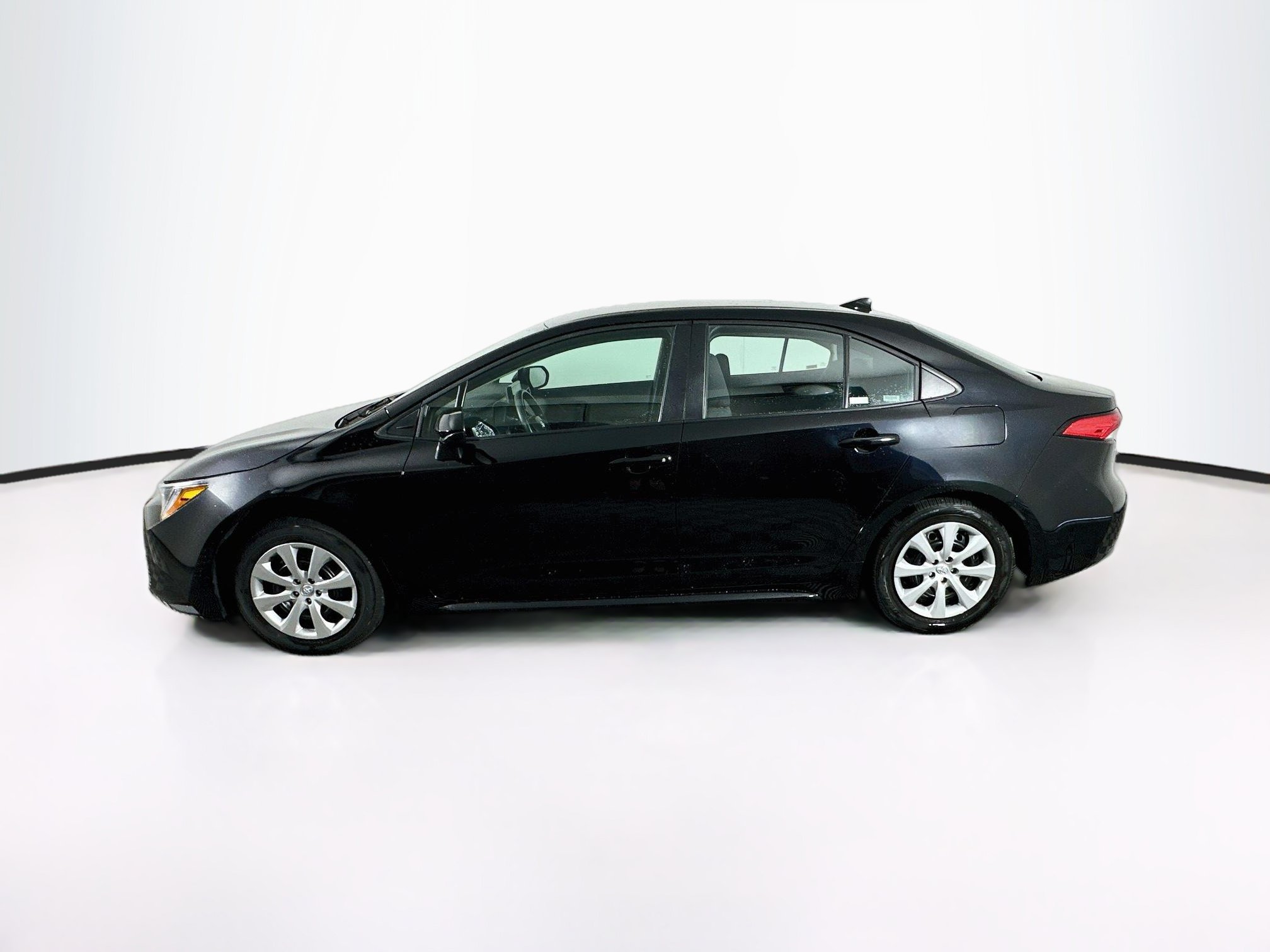 Used 2026 Toyota Corolla LE FWD image 4
