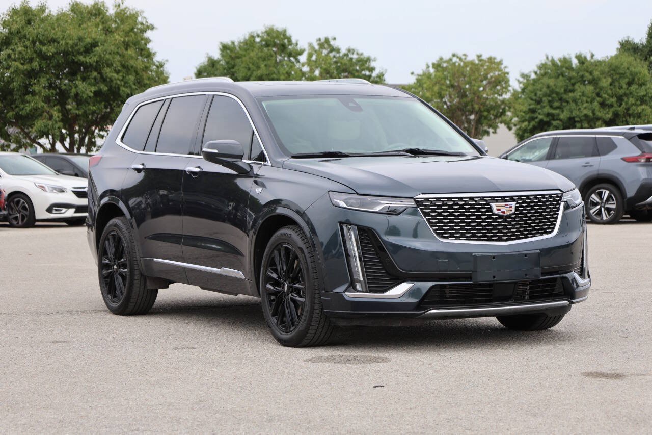 Used 2022 Cadillac XT6 Premium Luxury w/ Technology Package AWD/4WD image 4