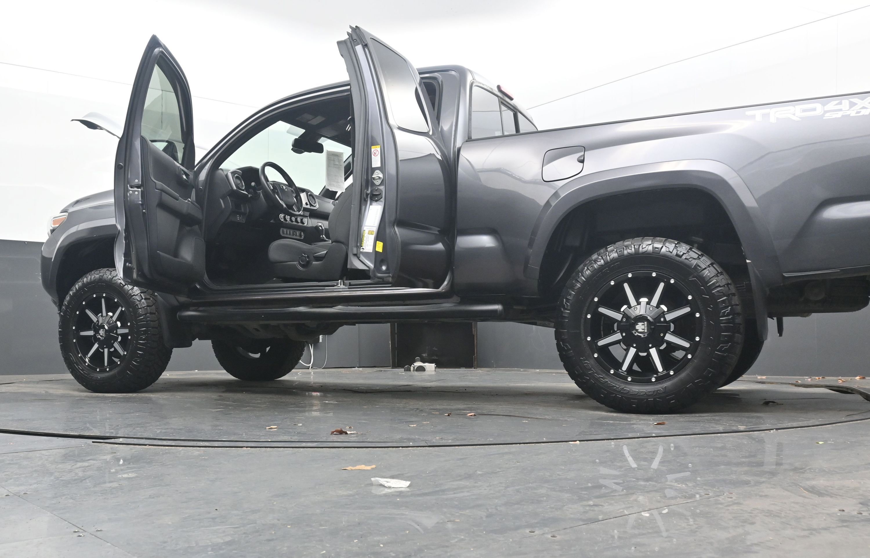 Used 2019 Toyota Tacoma TRD Sport w/ Technology Package image 38