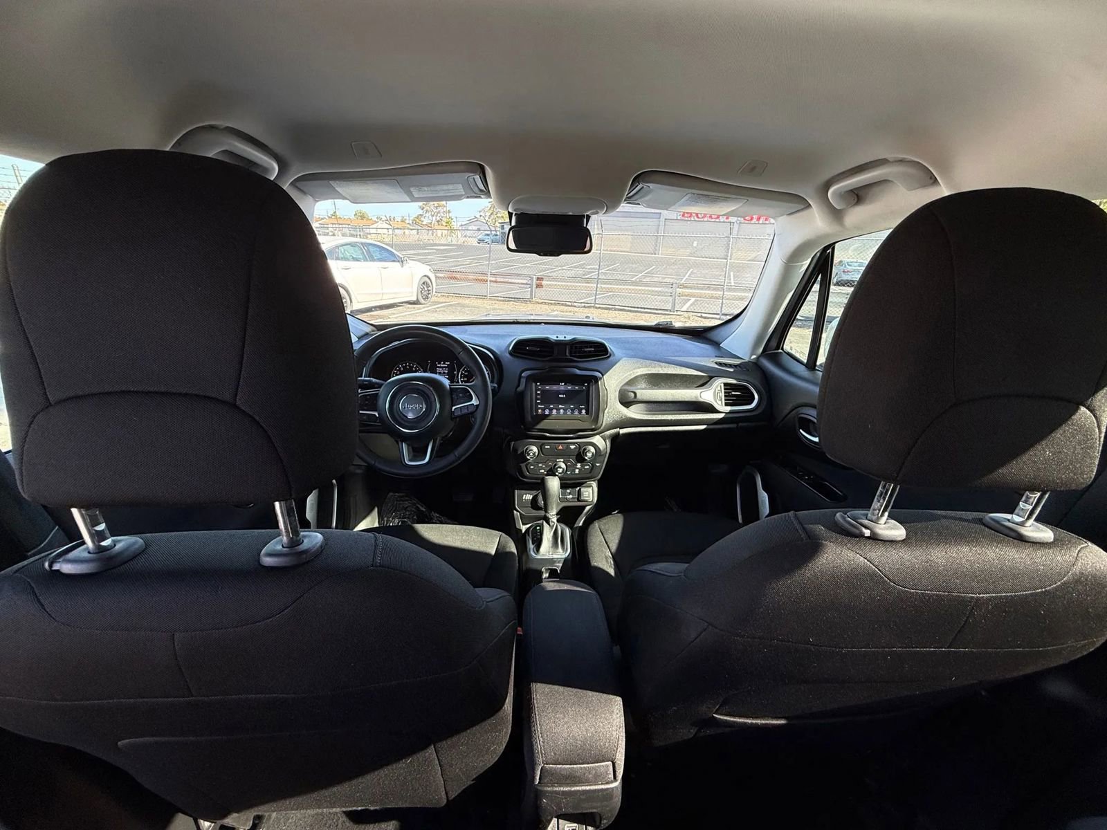 Used 2018 Jeep Renegade Latitude w/ Popular Equipment Group image 20