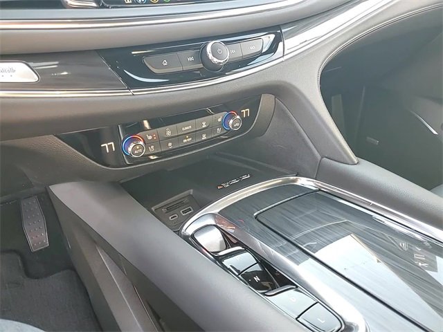 Used 2024 Buick Enclave Premium image 18