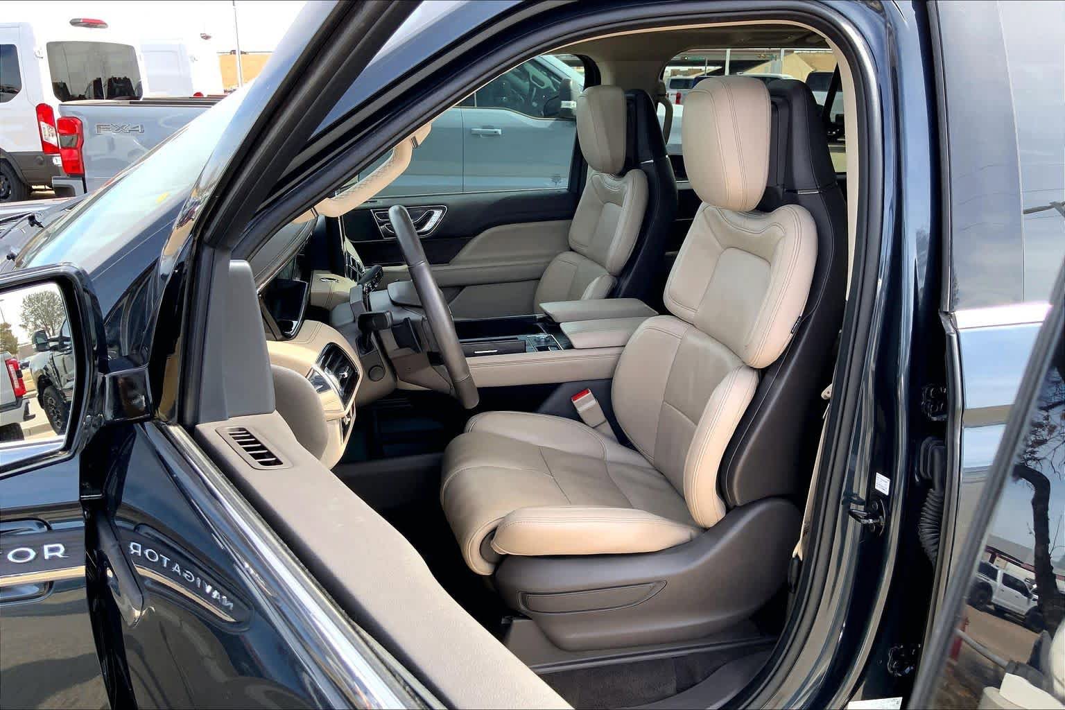 Certified 2024 Lincoln Navigator L Reserve image 7