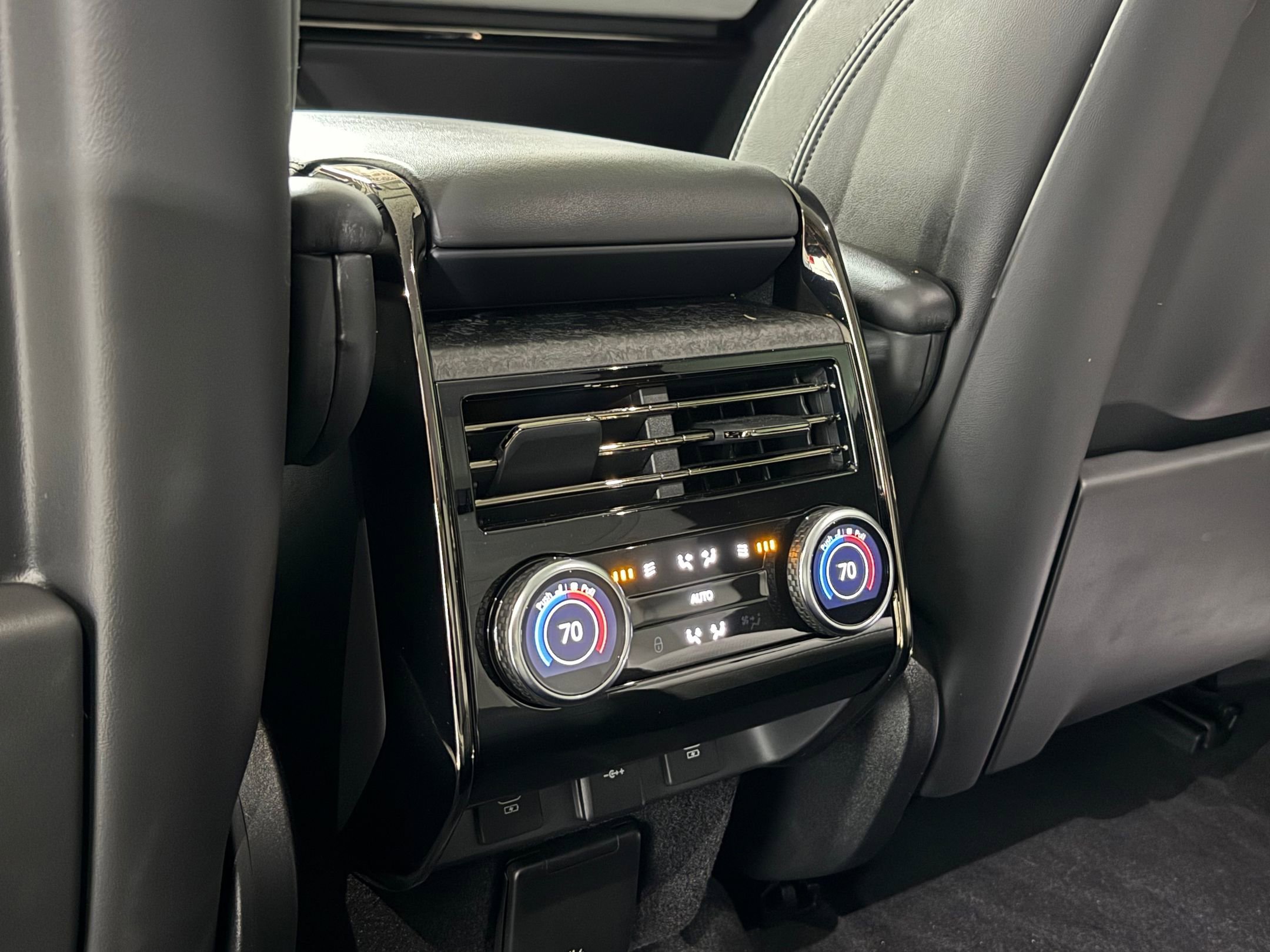 Used 2023 Land Rover Range Rover Sport SE Dynamic image 43