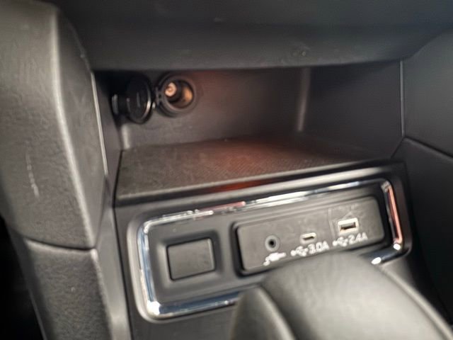 Used 2024 Subaru Ascent Premium w/ Convenience Package image 19