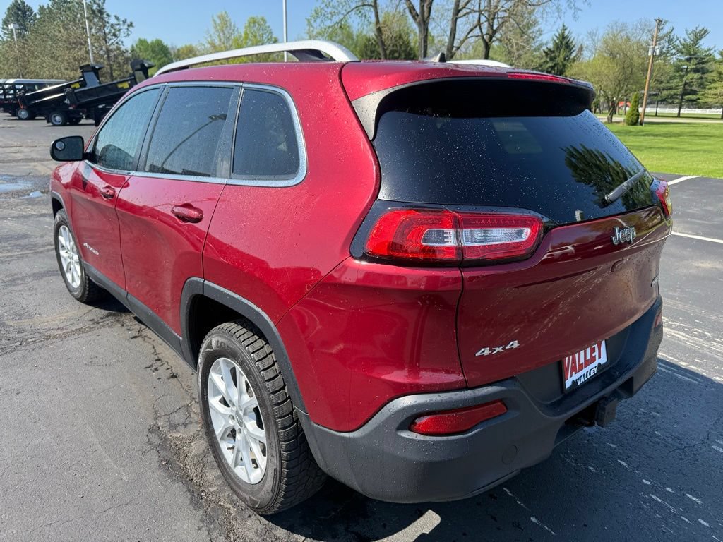 Used 2017 Jeep Cherokee Latitude w/ Cold Weather Group AWD/4WD image 5