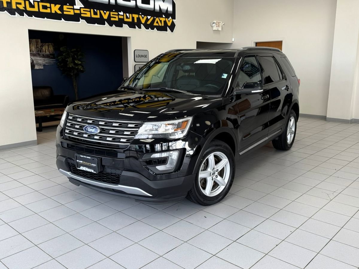 Used 2017 Ford Explorer XLT w/ Equipment Group 202A AWD/4WD image 1