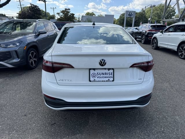 Used 2023 Volkswagen Jetta SE w/ Black Wheel Package FWD image 5