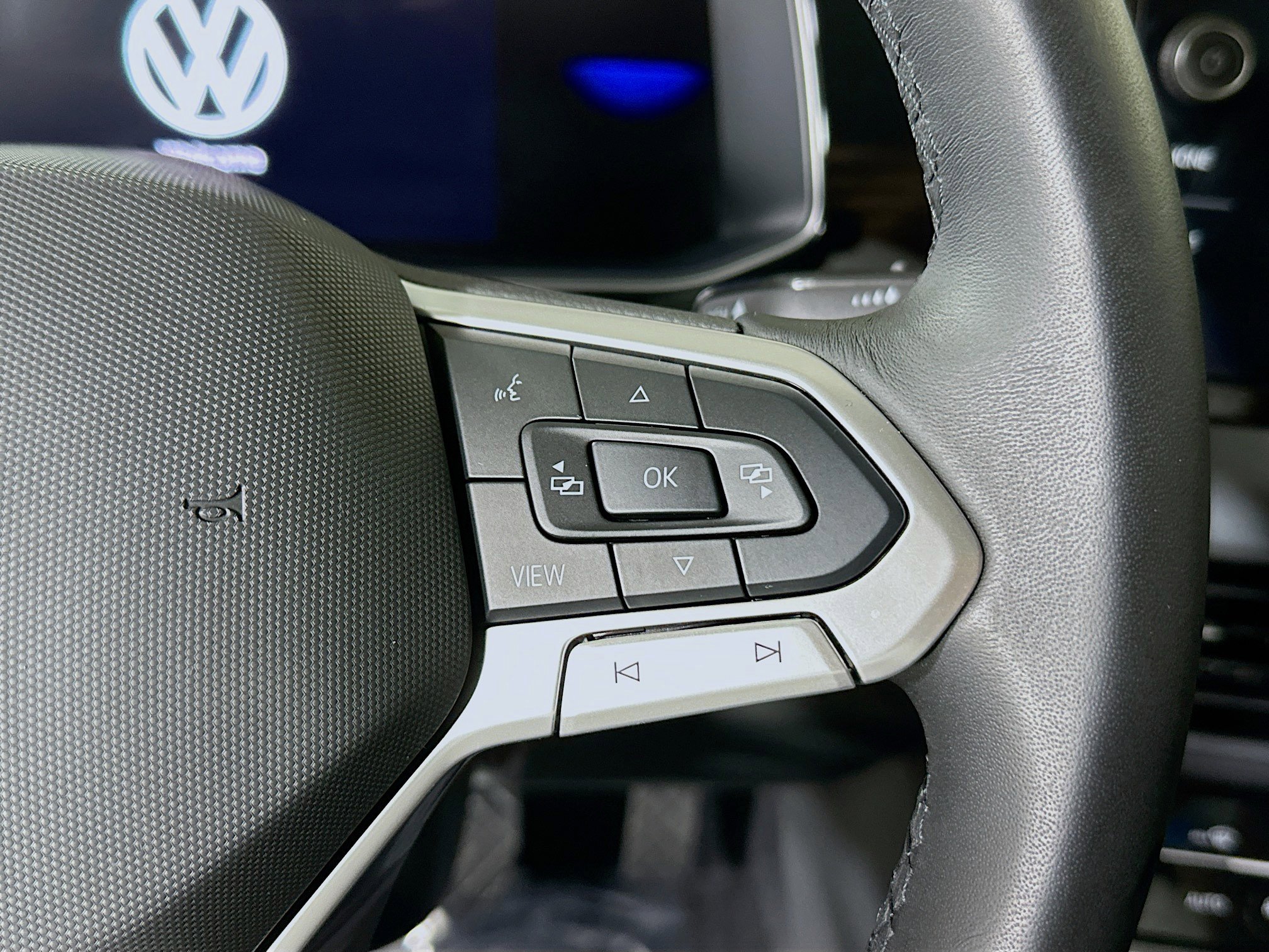 Used 2025 Volkswagen Jetta SE FWD image 17