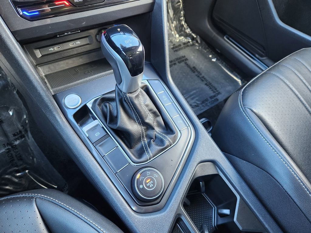 Certified 2024 Volkswagen Tiguan SE R-Line image 21