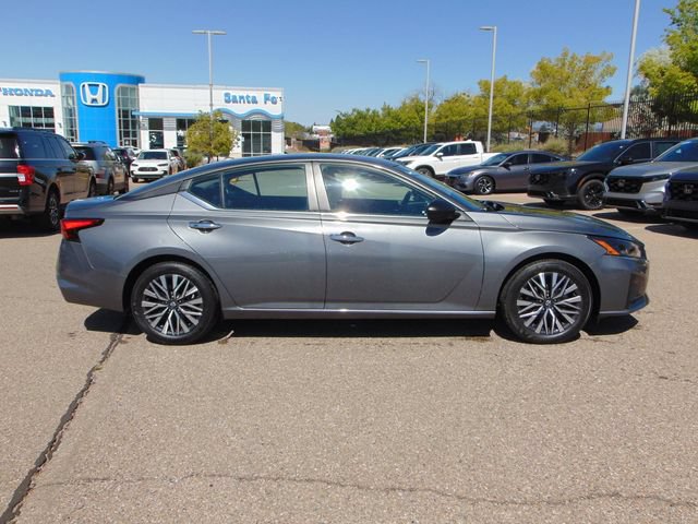 Used 2025 Nissan Altima 2.5 SV FWD image 3