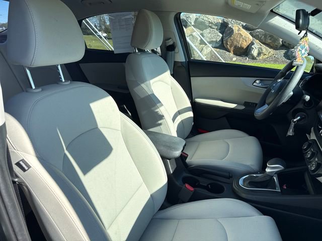 Used 2023 Kia Forte LXS w/ LXS Technology Package FWD image 11