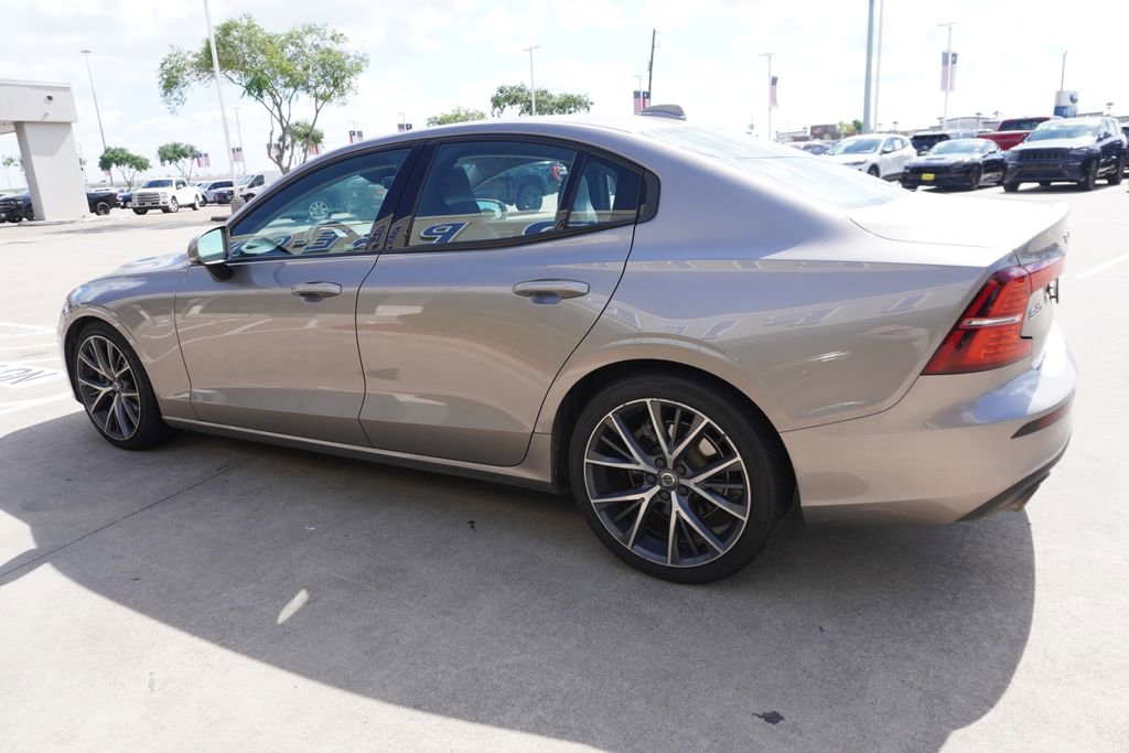 Used 2019 Volvo S60 T5 Momentum w/ Multimedia Package FWD image 4