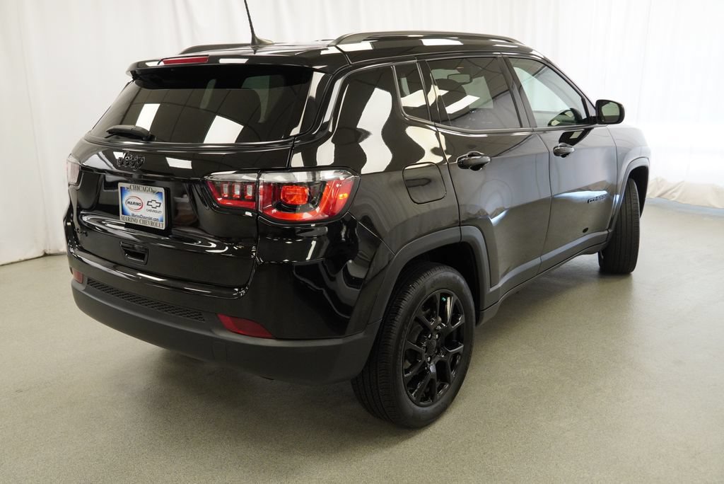 Used 2023 Jeep Compass Latitude w/ Convenience Group AWD/4WD image 3