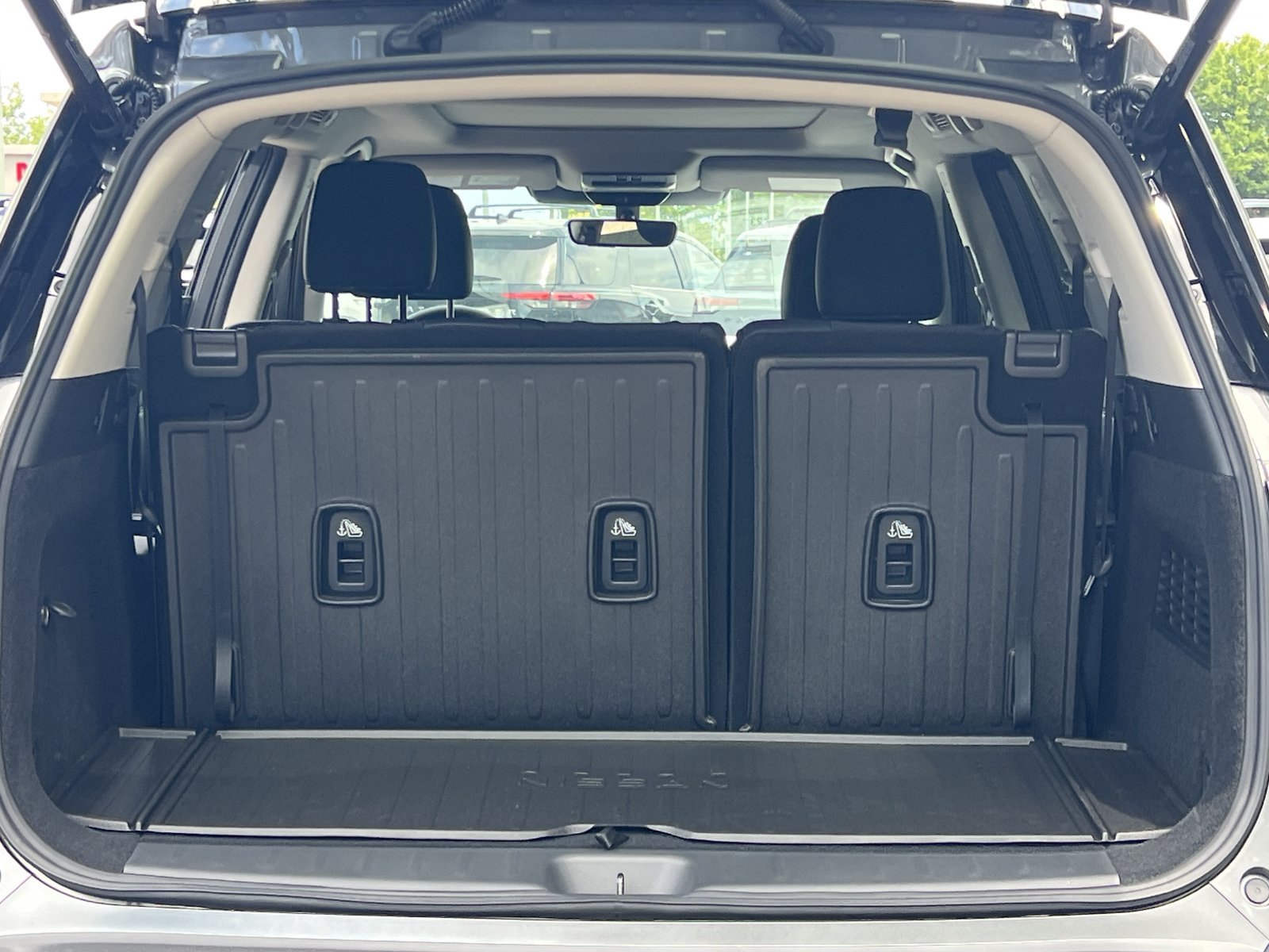 New 2026 Nissan Pathfinder Platinum FWD image 22